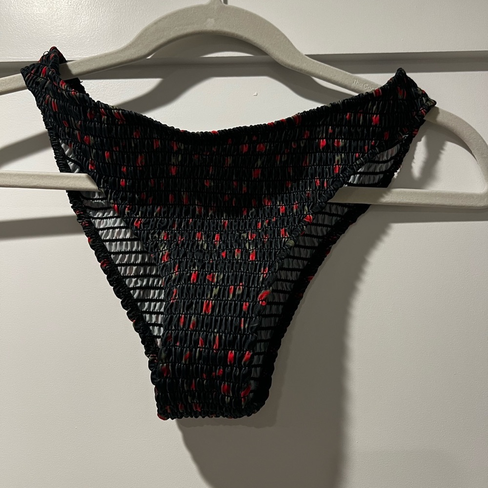 Ref Bikini Bottom-rosettes